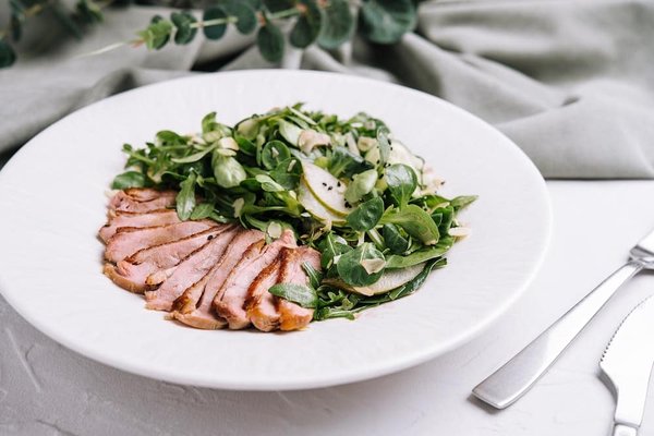 What's the Secret to a Tender and Juicy Duck à l'Orange with a Citrus Glaze?